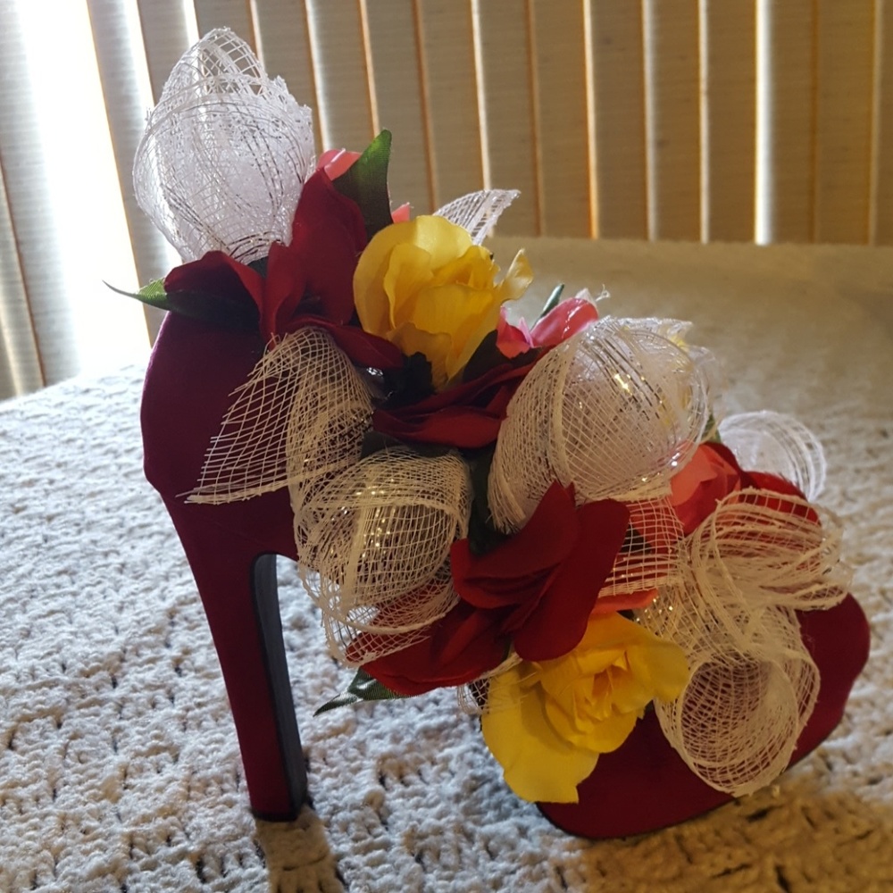 Decorative shoe for your table or shelf.